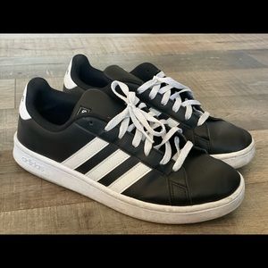 Adidas Sneakers